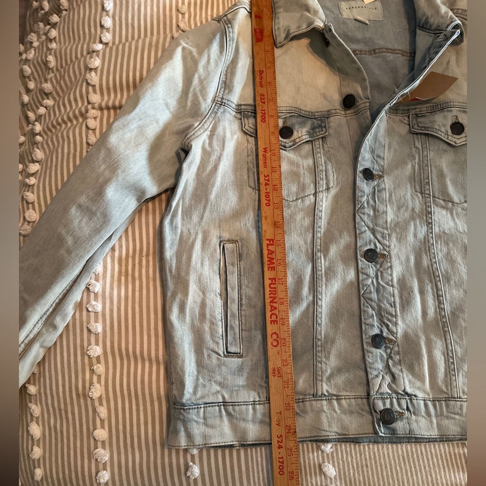 NWT Men’s light wash denim jean jacket - Picture 5 of 8